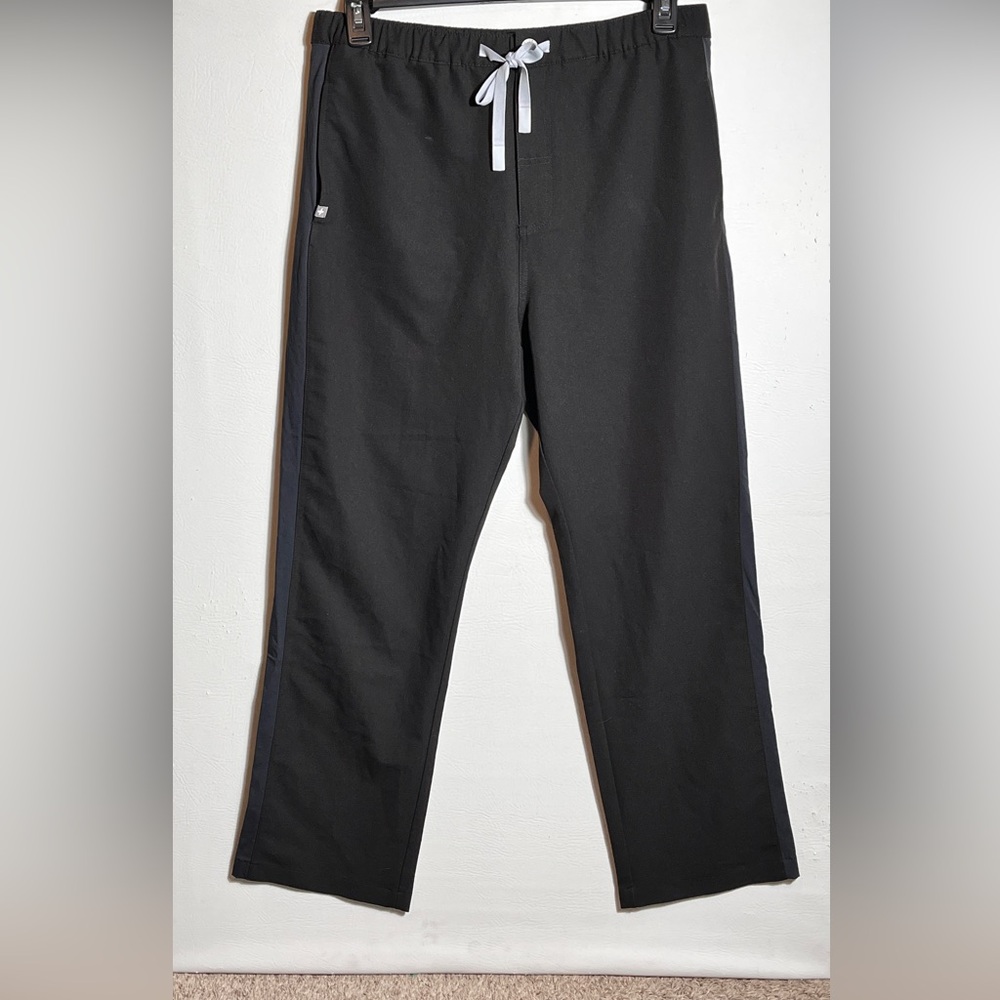 Figs Men's two tone straight leg scrub pants with button and drawstring Large